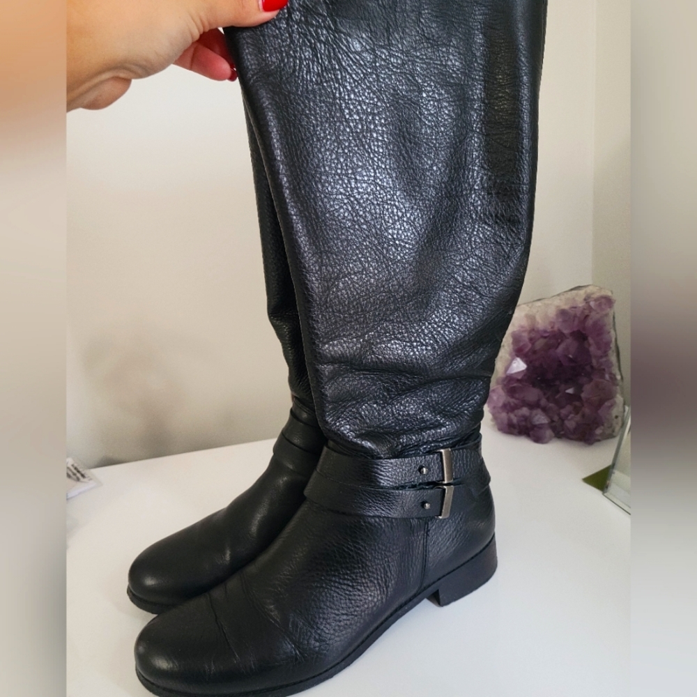Made in Italy. Leather boots, size 41, wide leg 17 inch. Made in Italy.